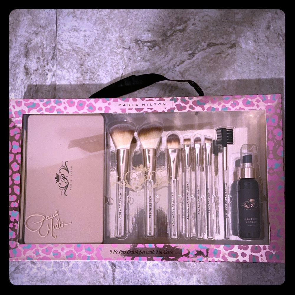 Paris Hilton Brush Set